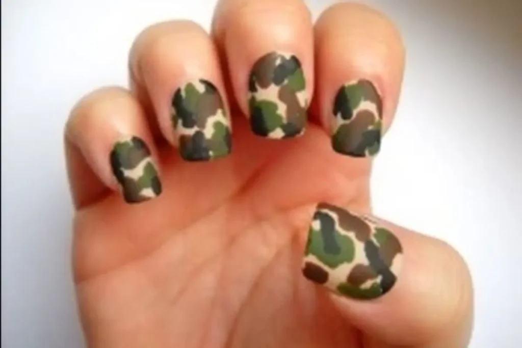 camo chrome on short nails