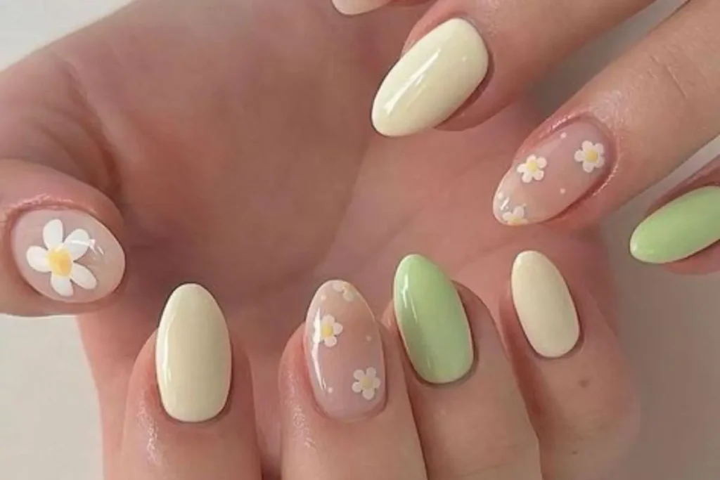 Dainty Floral Nails for Everyday Wear on short nails