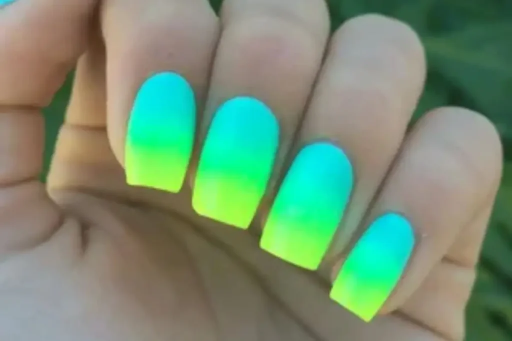 neon-party-short-nails.