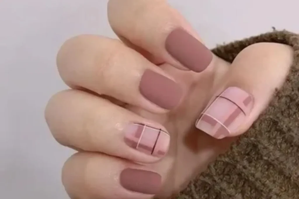 plaid on short nails